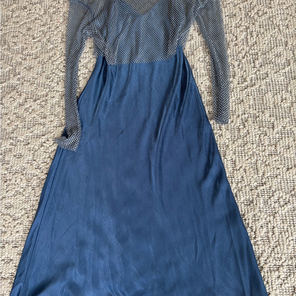 Elegant Blue Long-Sleeve Dress